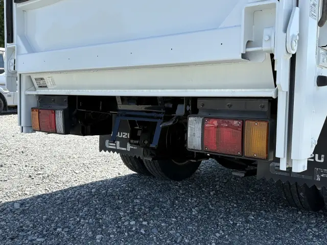 いすゞ エルフ TRG-NJR85A(2WD)の写真31