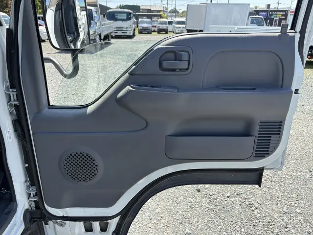 いすゞ エルフ TRG-NJR85A(2WD)の写真37