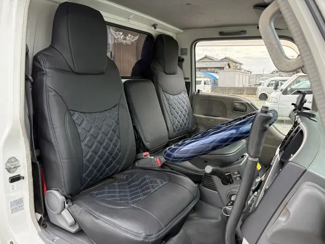 いすゞ エルフ BKG-NJR85AD(2WD)の写真3