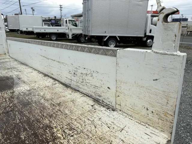 いすゞ エルフ BKG-NJR85AD(2WD)の写真14