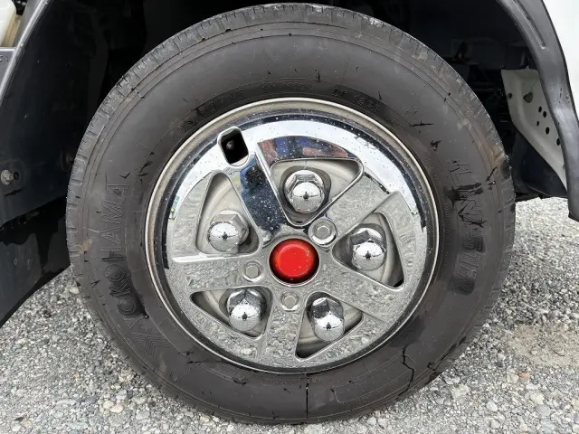 いすゞ エルフ BKG-NJR85AD(2WD)の写真18