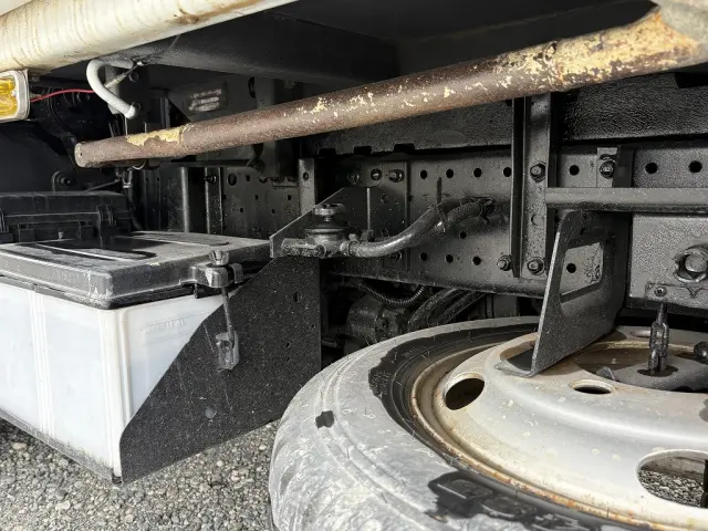 いすゞ エルフ BKG-NJR85AD(2WD)の写真28