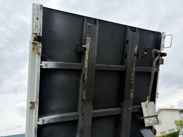 いすゞ エルフ BKG-NJR85AD(2WD)の写真33