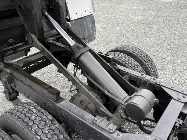 いすゞ エルフ BKG-NJR85AD(2WD)の写真35