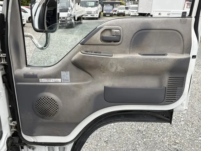 いすゞ エルフ BKG-NJR85AD(2WD)の写真39