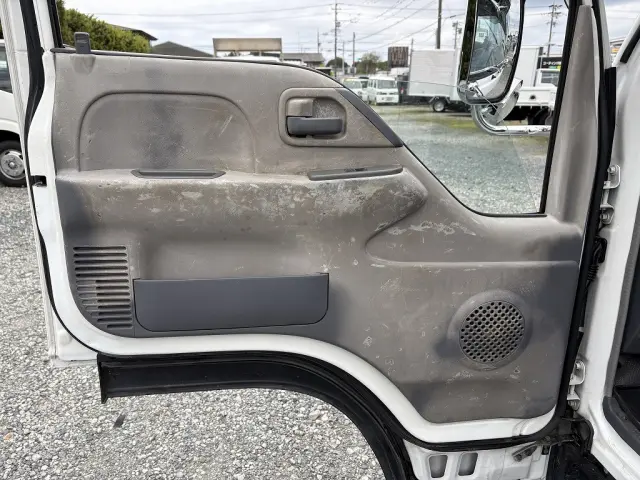 いすゞ エルフ BKG-NJR85AD(2WD)の写真40