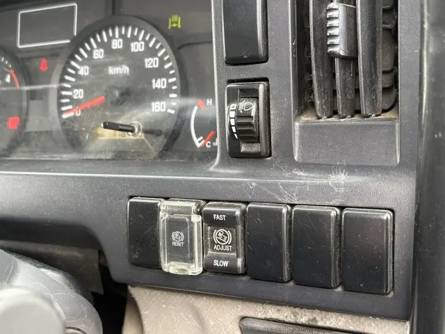 いすゞ エルフ BKG-NJR85AD(2WD)の写真43