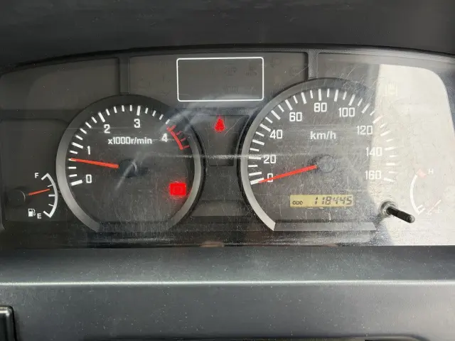 いすゞ エルフ BKG-NJR85AD(2WD)の写真44