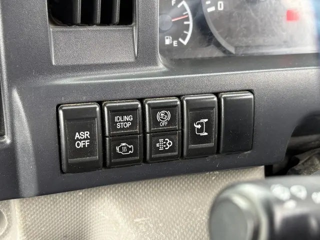 いすゞ エルフ BKG-NJR85AD(2WD)の写真46