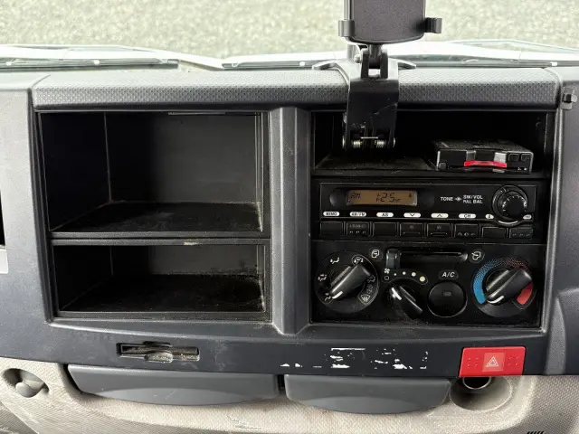 いすゞ エルフ BKG-NJR85AD(2WD)の写真47