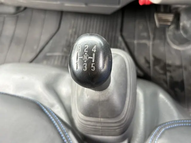 いすゞ エルフ BKG-NJR85AD(2WD)の写真49