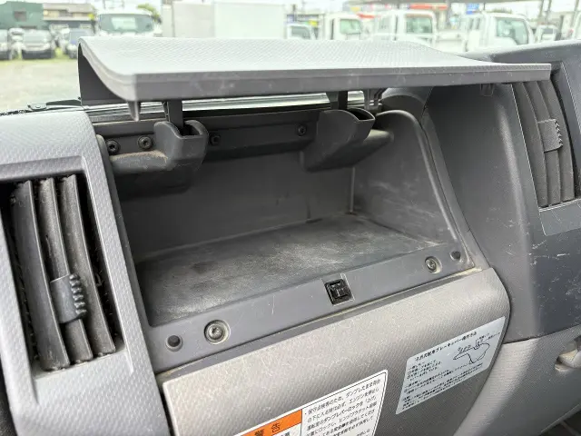 いすゞ エルフ 2RG-NJR88AD(2WD)の写真38