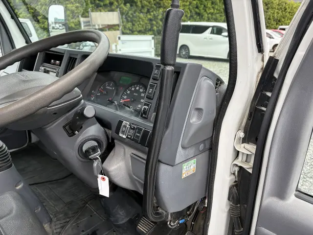 いすゞ エルフ 2RG-NJR88AD(2WD)の写真39