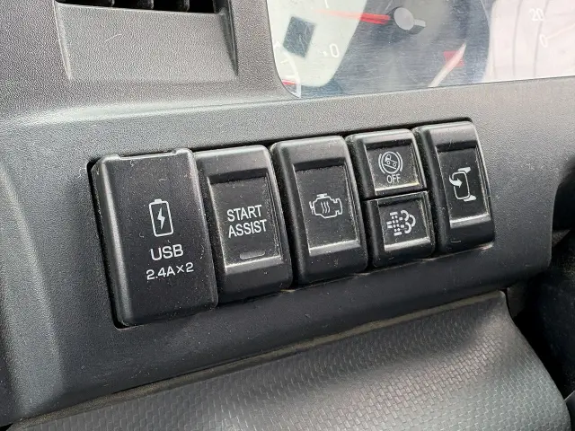 いすゞ エルフ 2RG-NJR88AD(2WD)の写真45