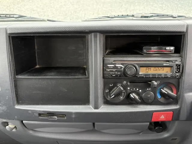 いすゞ エルフ 2RG-NJR88AD(2WD)の写真46