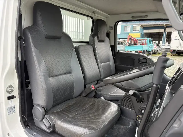 いすゞ エルフ 2RG-NJR88AD(2WD)の写真3