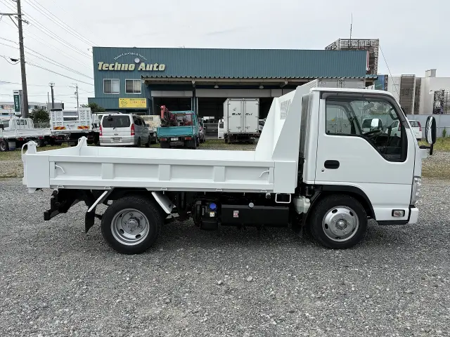 いすゞ エルフ 2RG-NJR88AD(2WD)の写真8