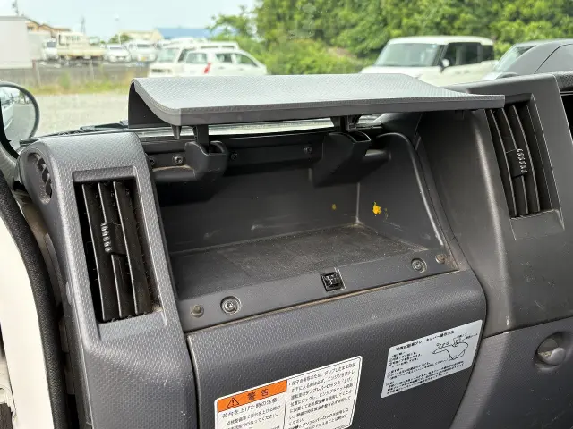 いすゞ エルフ 2RG-NJR88AD(2WD)の写真37