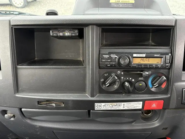 いすゞ エルフ 2RG-NJR88AD(2WD)の写真45