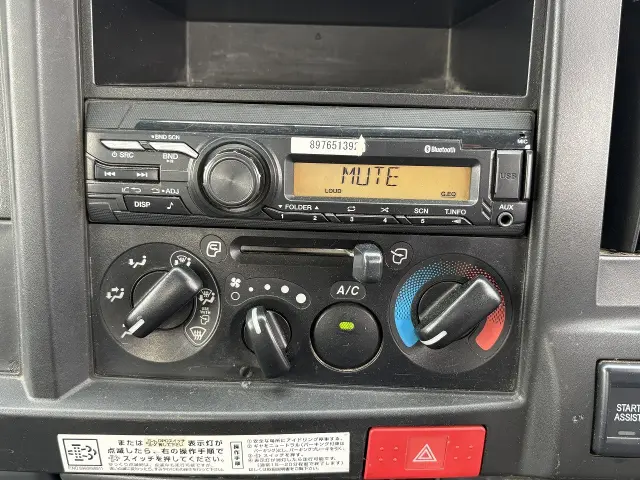 いすゞ エルフ 2RG-NJR88AD(2WD)の写真46