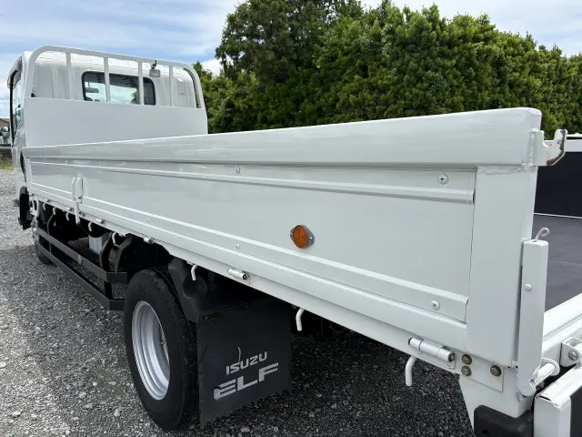 いすゞ エルフ TRG-NMR85AR(2WD)の写真14