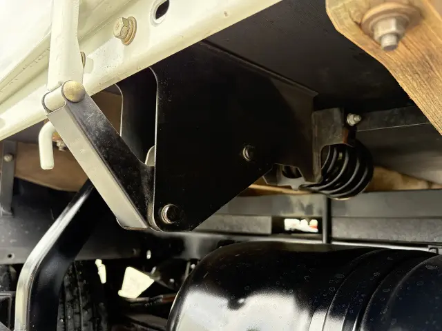 いすゞ エルフ TRG-NMR85AR(2WD)の写真24