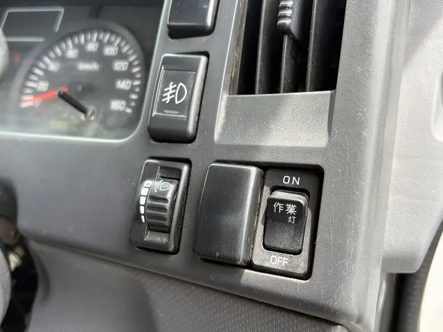 いすゞ エルフ TRG-NMR85AR(2WD)の写真43