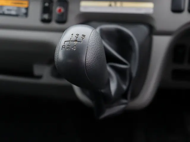 三菱 キャンター 2PG-FEB80(2WD)の写真37