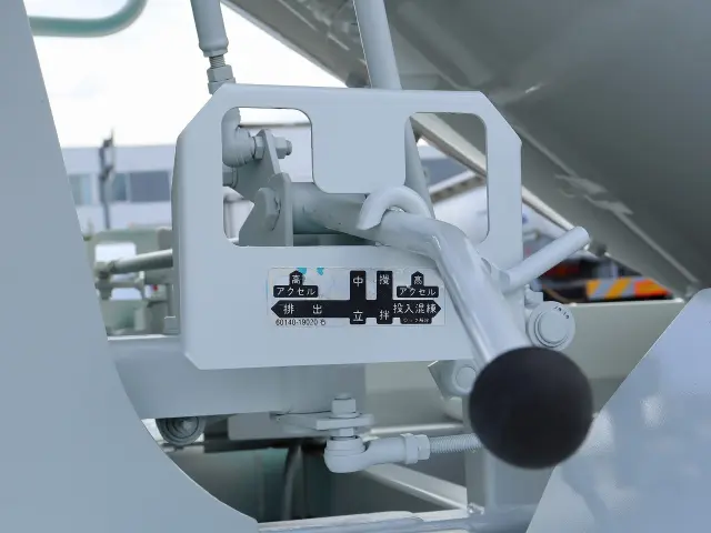 いすゞ エルフ 2RG-NKR88M(2WD)の写真16