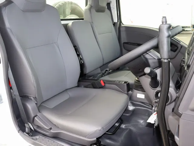 いすゞ エルフ 2RG-NKR88M(2WD)の写真32