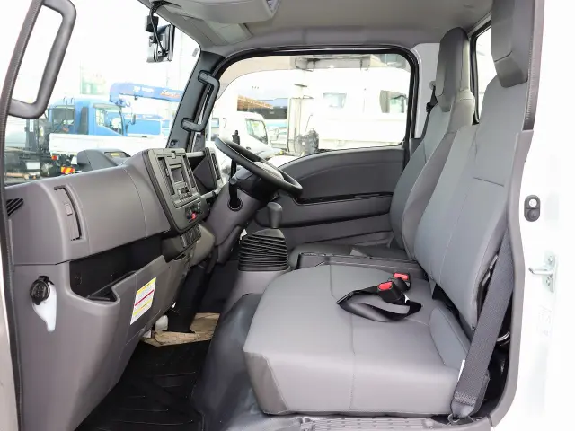 いすゞ エルフ 2RG-NKR88M(2WD)の写真34