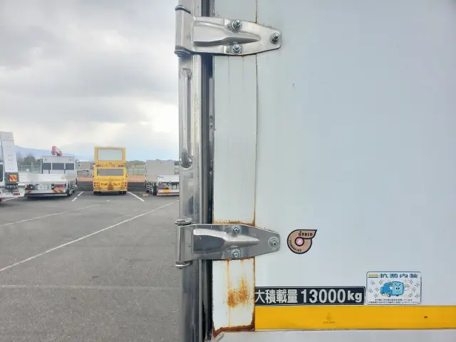 左側ドアカットされてます|日野 プロフィア QPG-FW1EXEG(8x4)の写真6