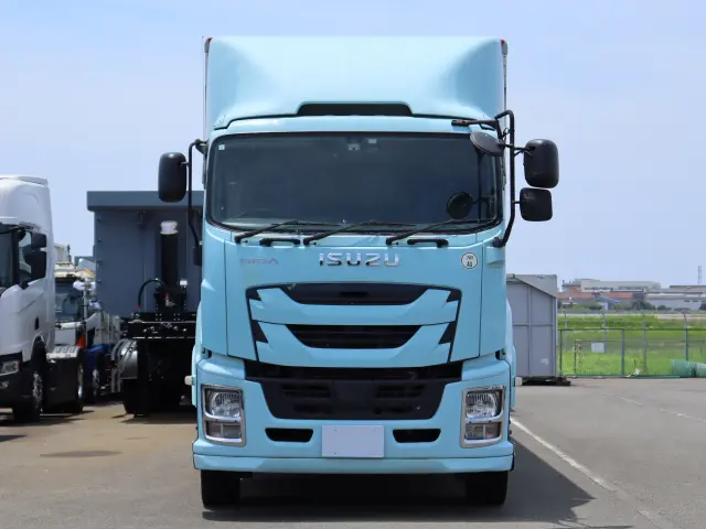 いすゞ ギガ QPG-CYL77B(6x2)の写真2