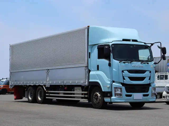 いすゞ ギガ QPG-CYL77B(6x2)の写真3