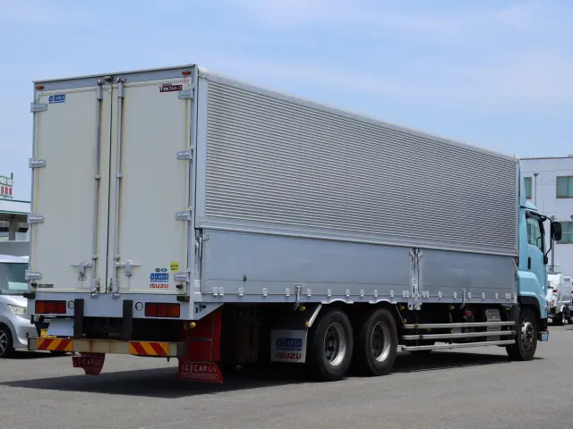 いすゞ ギガ QPG-CYL77B(6x2)の写真4