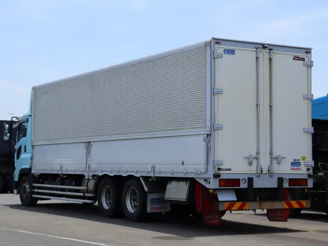 いすゞ ギガ QPG-CYL77B(6x2)の写真6