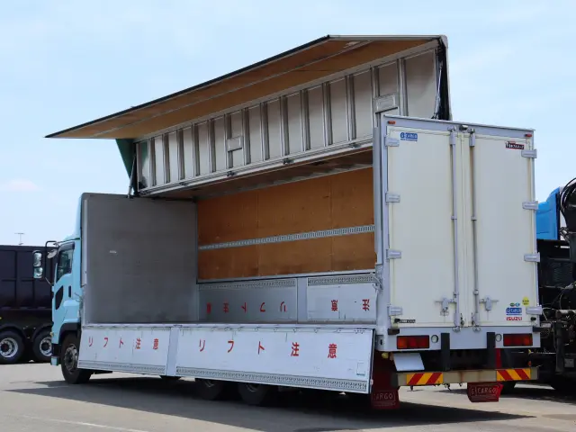 いすゞ ギガ QPG-CYL77B(6x2)の写真10