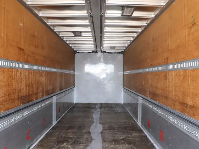 いすゞ ギガ QPG-CYL77B(6x2)の写真12