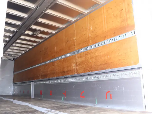 いすゞ ギガ QPG-CYL77B(6x2)の写真14