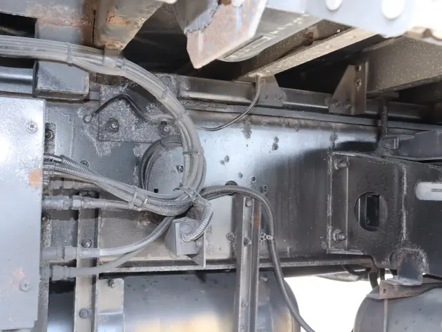 いすゞ ギガ QPG-CYL77B(6x2)の写真19