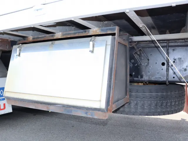 いすゞ ギガ QPG-CYL77B(6x2)の写真21