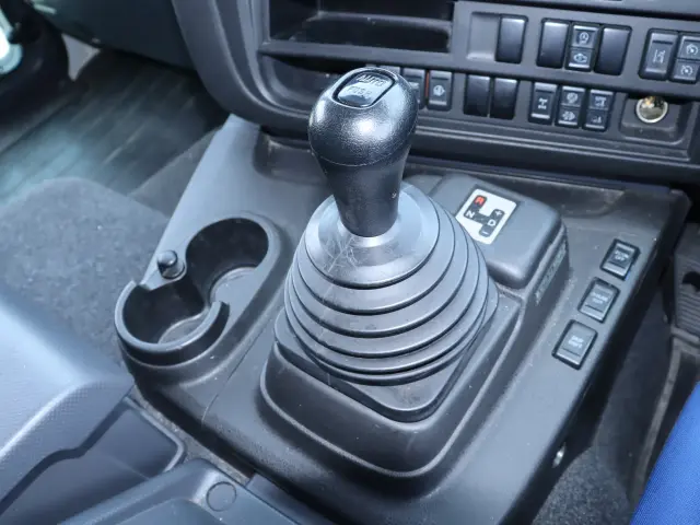 いすゞ ギガ QPG-CYL77B(6x2)の写真27