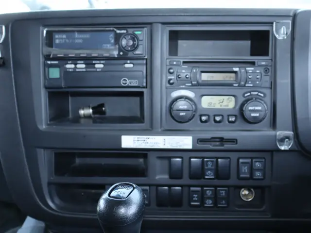 いすゞ ギガ QPG-CYL77B(6x2)の写真28