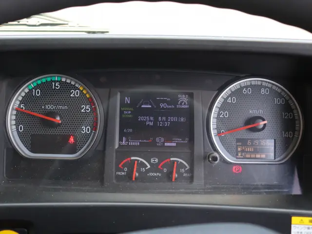 いすゞ ギガ QPG-CYL77B(6x2)の写真30