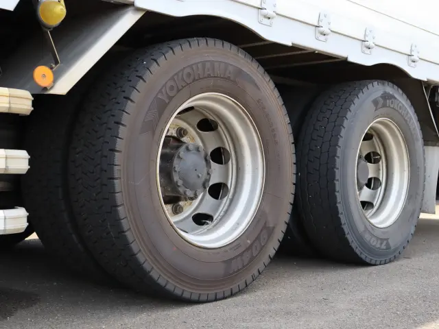 いすゞ ギガ QPG-CYL77B(6x2)の写真31