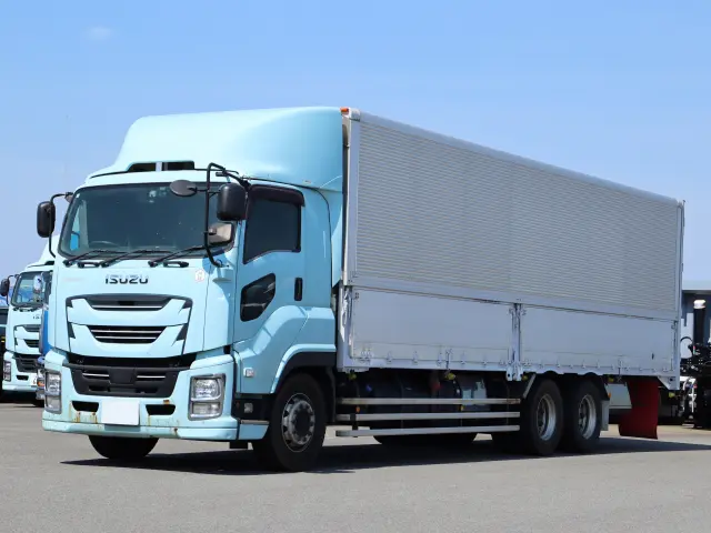 いすゞ ギガ QPG-CYL77B(6x2)の写真1