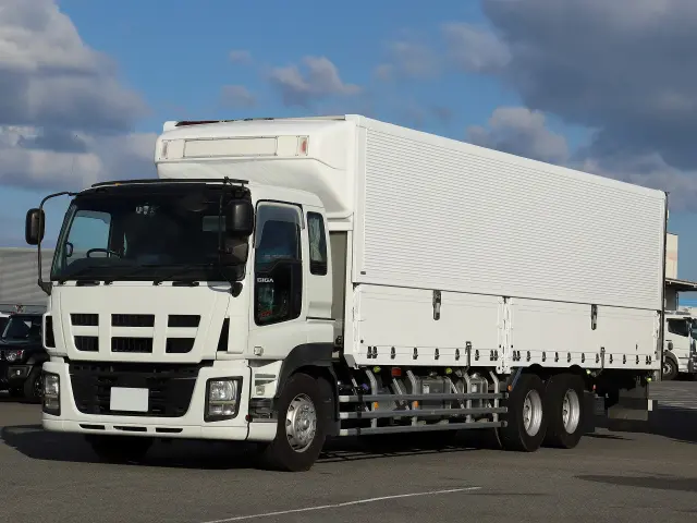 いすゞ ギガ QKG-CYL77A(6x2)の写真1