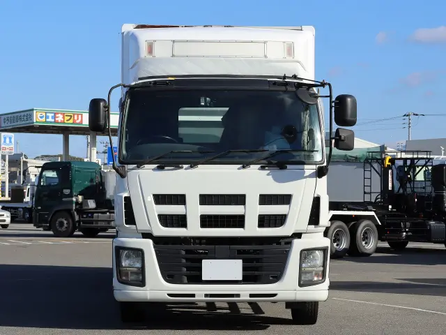 いすゞ ギガ QKG-CYL77A(6x2)の写真2