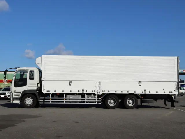 いすゞ ギガ QKG-CYL77A(6x2)の写真4