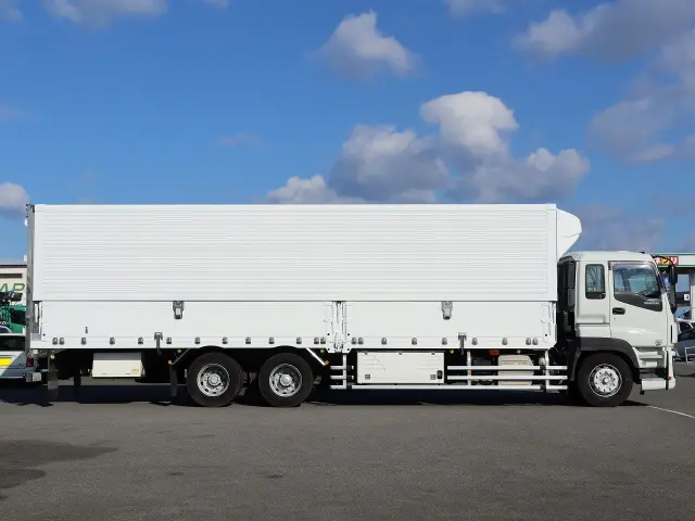 いすゞ ギガ QKG-CYL77A(6x2)の写真5